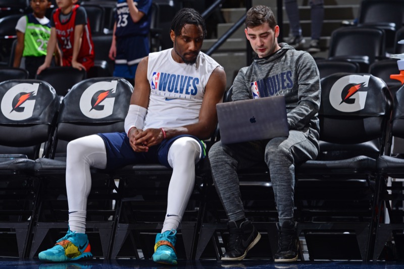 Leo Baeck alumni Cole Fisher (Operations & Coaching Analyst for the Minnesota Timberwolves) sits with Jaylen Nowell #4 at the sidelines of Pepsi Center in Denver, Colorado.
